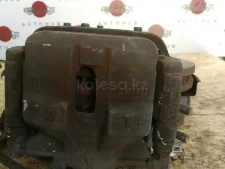 Суппорт Toyota Camry Gracia XV25 2000 за 25 000 тг. в Астана