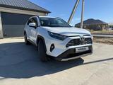 Toyota RAV4 2023 года за 17 700 000 тг. в Атырау – фото 3