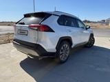 Toyota RAV4 2023 года за 17 700 000 тг. в Атырау – фото 4