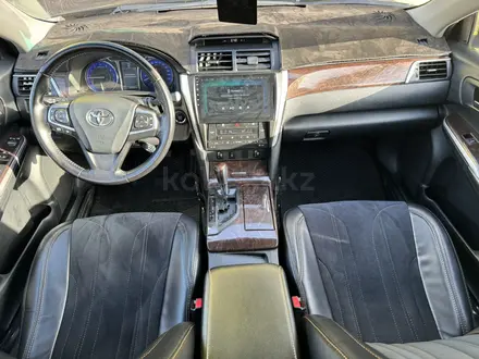 Toyota Camry 2015 года за 11 200 000 тг. в Уральск – фото 4