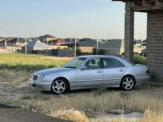 Mercedes-Benz E 320