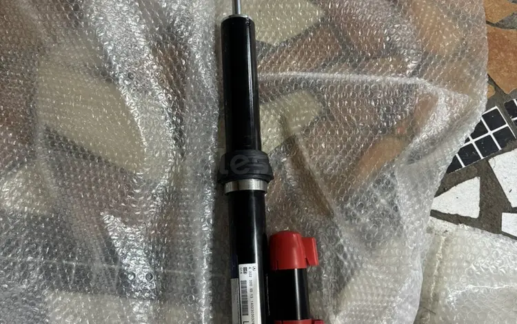 Амортизатор задний w222 пневмоамортизатор за 160 000 тг. в Алматы