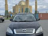 Toyota Avensis Verso 2001 года за 5 000 000 тг. в Семей