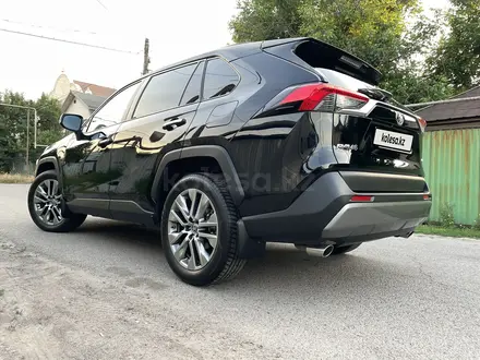 Toyota RAV4 2022 года за 16 300 000 тг. в Алматы – фото 23