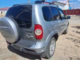 Chevrolet Niva 2015 годаfor3 300 000 тг. в Атырау – фото 2