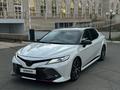 Toyota Camry 2020 года за 10 000 000 тг. в Уральск – фото 16