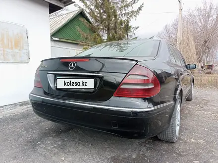 Mercedes-Benz E 200 2004 года за 5 000 000 тг. в Караганда – фото 4