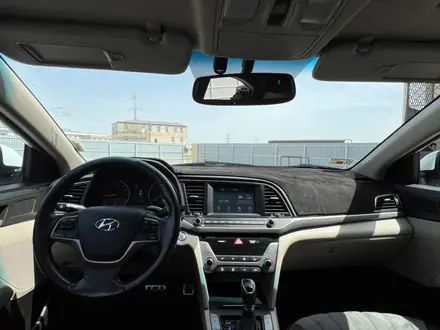 Hyundai Elantra 2016 года за 4 500 000 тг. в Актау – фото 2