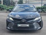 Toyota Camry 2019 года за 13 400 000 тг. в Шымкент – фото 2