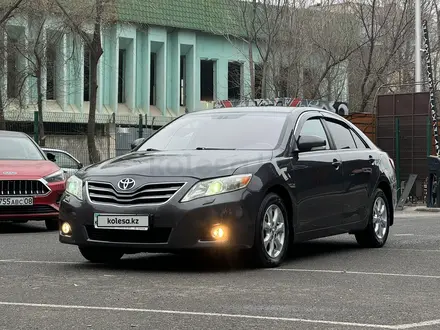 Toyota Camry 2010 года за 7 350 000 тг. в Шымкент – фото 2