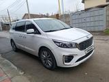 Kia Carnival 2017 года за 12 000 000 тг. в Алматы – фото 2