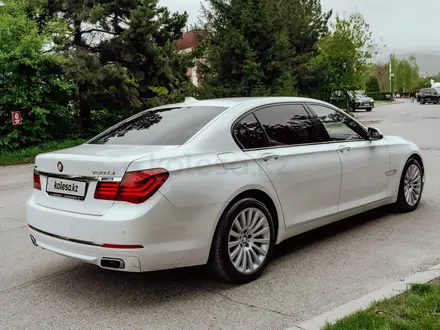 BMW 750 2012 года за 12 000 000 тг. в Алматы – фото 12