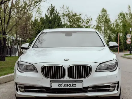 BMW 750 2012 года за 12 000 000 тг. в Алматы – фото 2