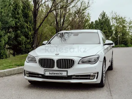 BMW 750 2012 года за 12 000 000 тг. в Алматы – фото 3