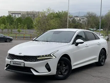 Kia K5 2022 года за 15 000 000 тг. в Алматы