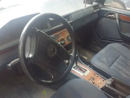 Mercedes-Benz E 230 1987 года за 450 000 тг. в Караганда – фото 6