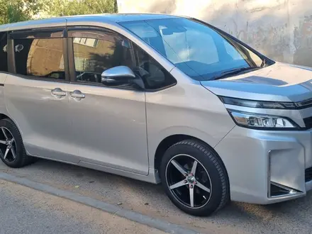 Toyota Noah 2017 года за 13 000 000 тг. в Астана