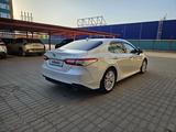 Toyota Camry 2018 годаfor15 555 555 тг. в Актобе – фото 2