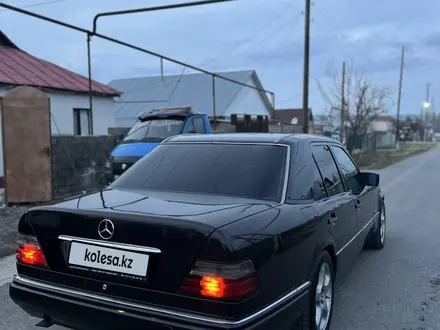 Mercedes-Benz E 220 1993 года за 2 400 000 тг. в Тараз – фото 8