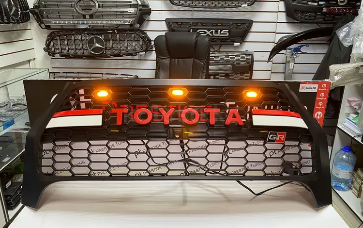 Решетка радиатора на Toyota Hilux 2021-по н.в дизайн GR SPORT RED за 80 000 тг. в Астана