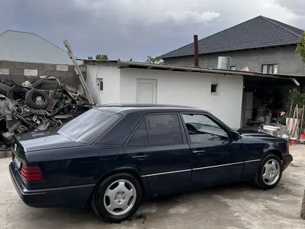Mercedes-Benz E 230 1987 года за 900 000 тг. в Шымкент – фото 16