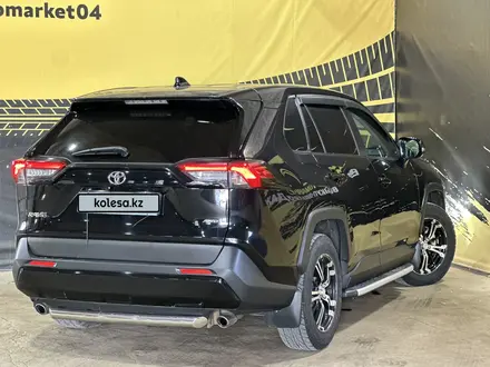 Toyota RAV4 2019 года за 15 000 000 тг. в Актобе – фото 4