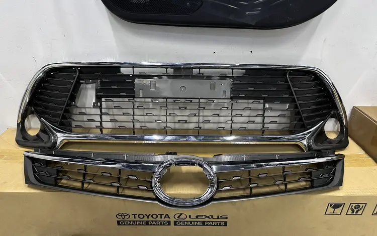 Решетка в бампер Toyota Camry 55 exclusive ORIGINAL за 85 000 тг. в Алматы