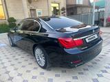 BMW 750 2011 года за 12 500 000 тг. в Алматы – фото 4