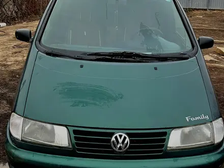 Volkswagen Sharan 1998 года за 2 200 000 тг. в Уральск – фото 2