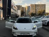 Tesla Model 3 2021 года за 12 300 000 тг. в Алматы – фото 3