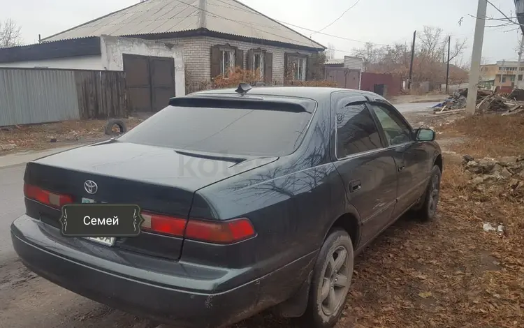 Toyota Camry 1998 годаfor3 200 000 тг. в Семей