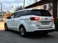 Kia Carnival 2018 года за 13 000 000 тг. в Алматы – фото 4