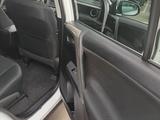 Toyota RAV4 2015 годаүшін7 100 000 тг. в Уральск – фото 4
