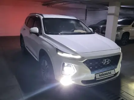 Hyundai Santa Fe 2020 года за 15 200 000 тг. в Алматы – фото 2