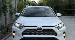 Toyota RAV4 2020 года за 15 500 000 тг. в Актобе – фото 3