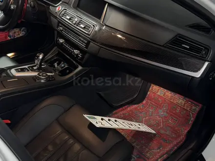 BMW M5 2016 года за 30 000 000 тг. в Алматы – фото 11