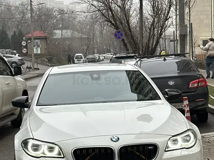 BMW M5 2016 года за 30 000 000 тг. в Алматы – фото 4