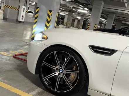 BMW M5 2016 года за 30 000 000 тг. в Алматы – фото 9