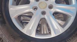 Зимние шины шипованые с дисками, разболтовка 5 на 114.3 за 170 000 тг. в Караганда