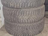 Зимние шины шипованые с дисками, разболтовка 5 на 114.3 за 170 000 тг. в Караганда – фото 3