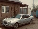 Mercedes-Benz E 230 1997 годаүшін2 200 000 тг. в Семей – фото 4