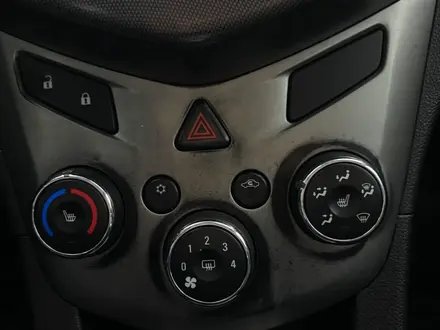 Chevrolet Aveo 2015 года за 2 990 000 тг. в Павлодар – фото 17