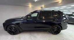 На BMW x7 диски с резиной оригинал. Continental 275 40 22, 315 35 22. за 2 300 000 тг. в Алматы – фото 4