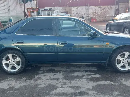 Toyota Camry 1998 года за 3 999 999 тг. в Шымкент – фото 2