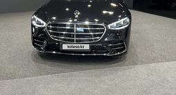 Mercedes-Benz S 580 2022 года за 97 000 000 тг. в Астана – фото 2