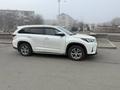 Toyota Highlander 2015 года за 12 000 000 тг. в Атырау – фото 2