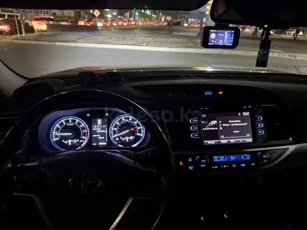 Toyota Highlander 2015 года за 12 000 000 тг. в Атырау – фото 8