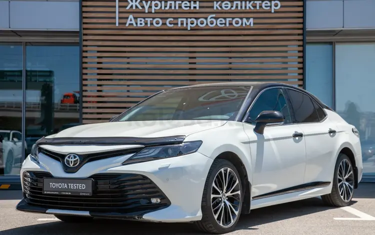 Toyota Camry 2020 года за 13 490 000 тг. в Алматы