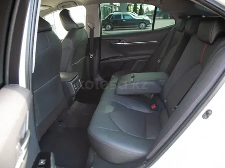 Toyota Camry 2020 года за 13 490 000 тг. в Алматы – фото 11
