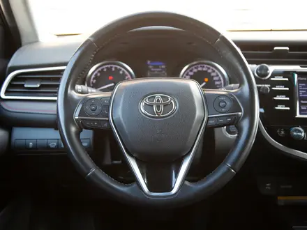 Toyota Camry 2020 года за 13 490 000 тг. в Алматы – фото 13